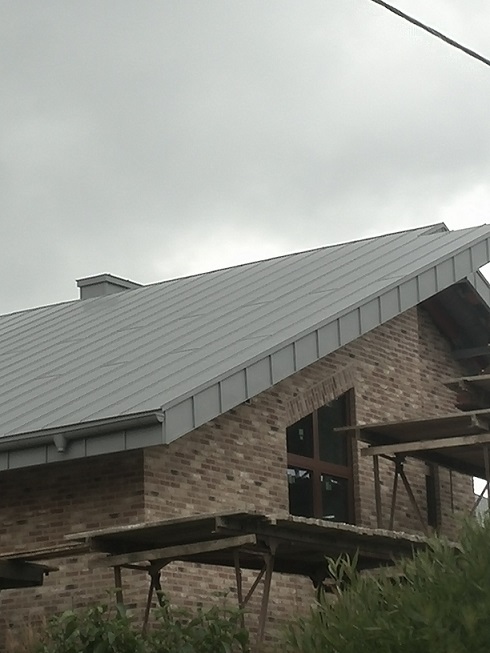 Pokrycie dachu –  blacha tytan cynk Quartz profilowana na rąbek podwójny