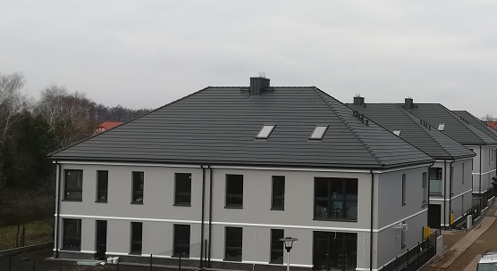 Dachówka płaska grafitowa – osiedle  Bacieczki i dachy Nexmar