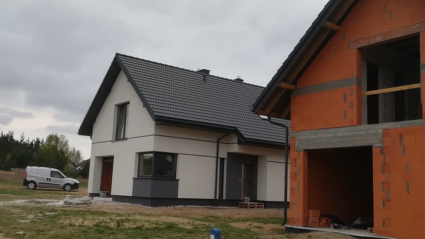 Nexmar Krycie Dachów – Dwa Domy w Osowiczach z Dachówką Braas – Kolejna Realizacja