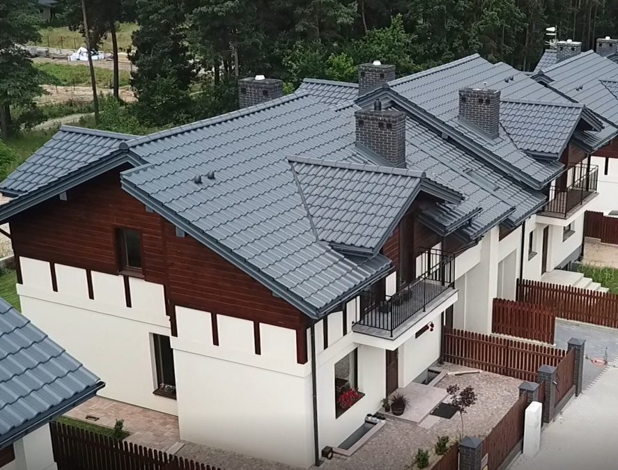 Krycie Dachów Nexmar – 16 Domów w Osowiczach z Dachami od Nexmar i Dachówką Creaton Titania Łupek Angoba