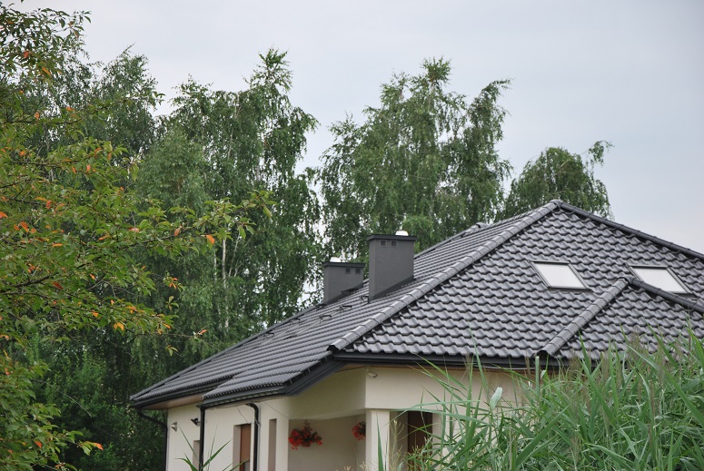 Dachy Choroszcz Nexmar – Creaton Titania Dachówka Ceramiczna w Kolorze Czarnym